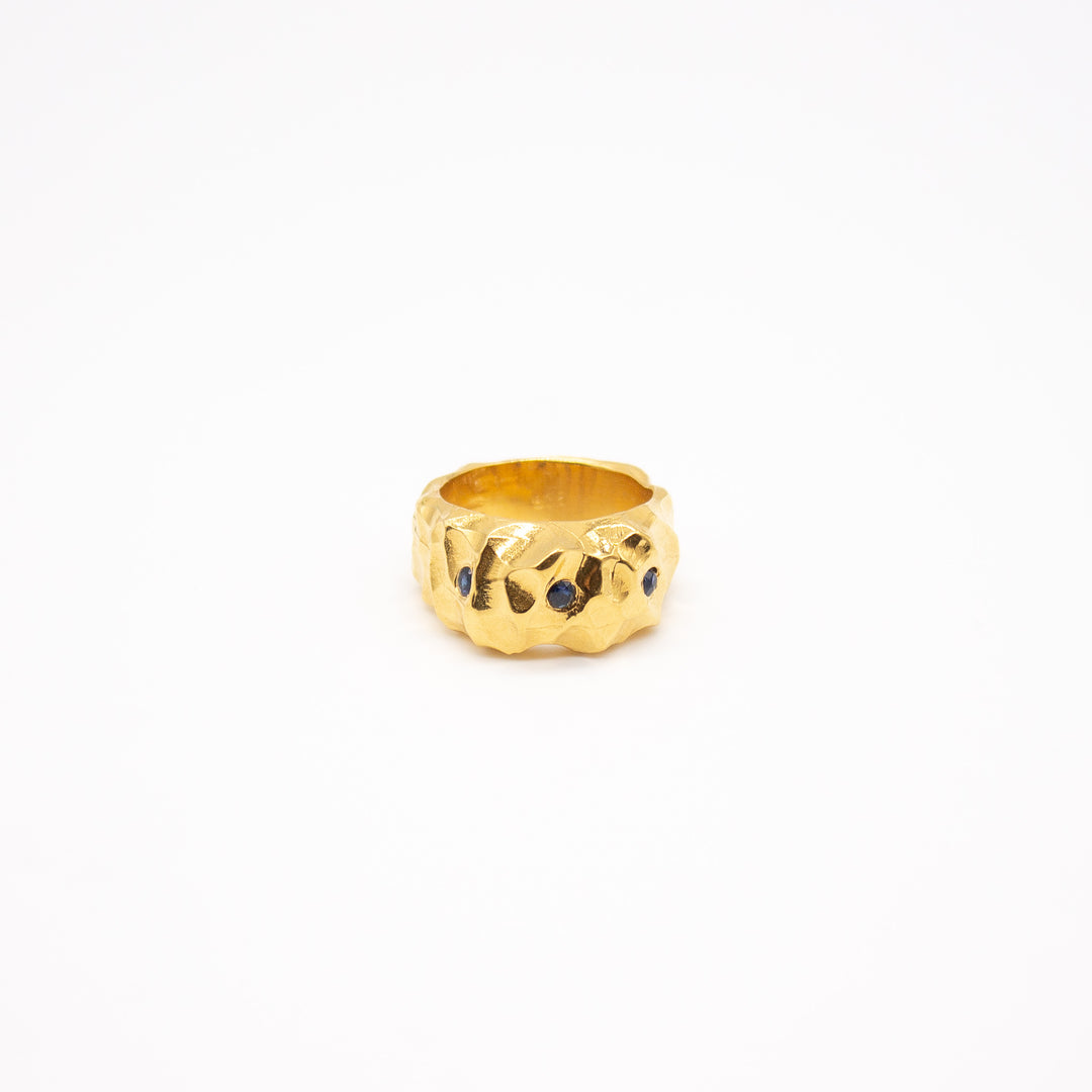 KVANNDAL // Statement-Ring mit Saphiren