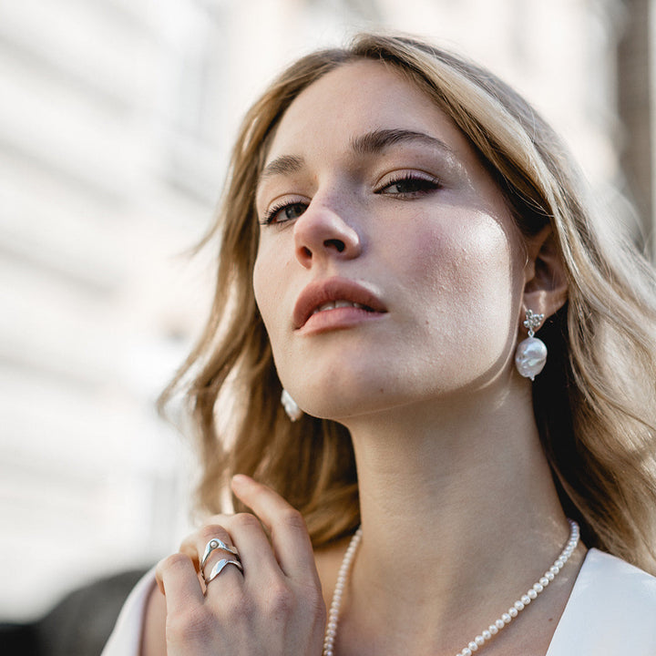 FJELLSTRAND // Ear studs with baroque pearls