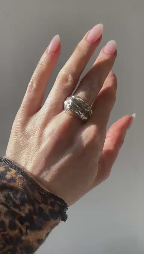 LYNGSTRANDA // Ring in Knotenoptik