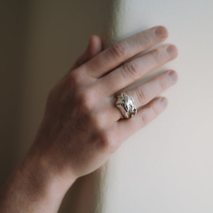 LYNGSTRANDA // Ring in Knotenoptik