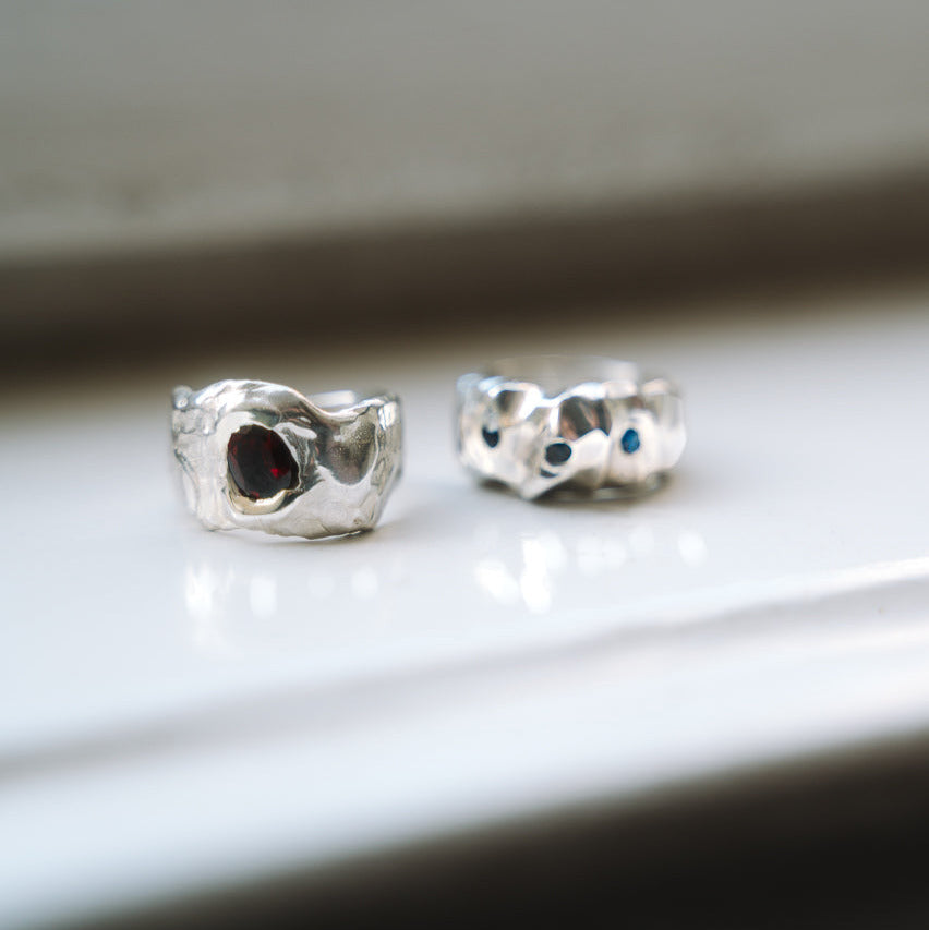 KVANNDAL // Statement-Ring mit Saphiren