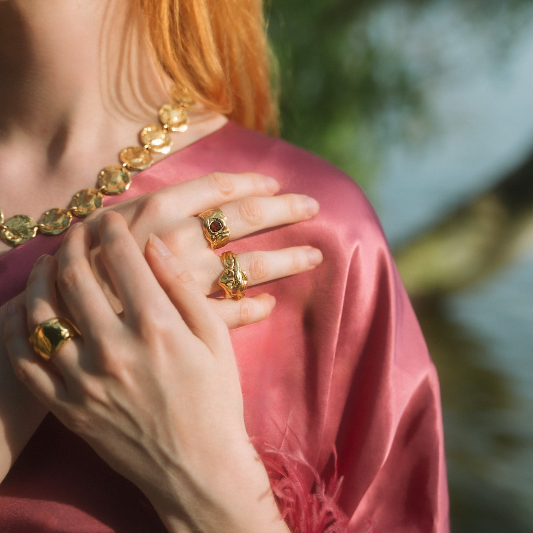 GJØVIK // Ring mit rotem Granatedelstein