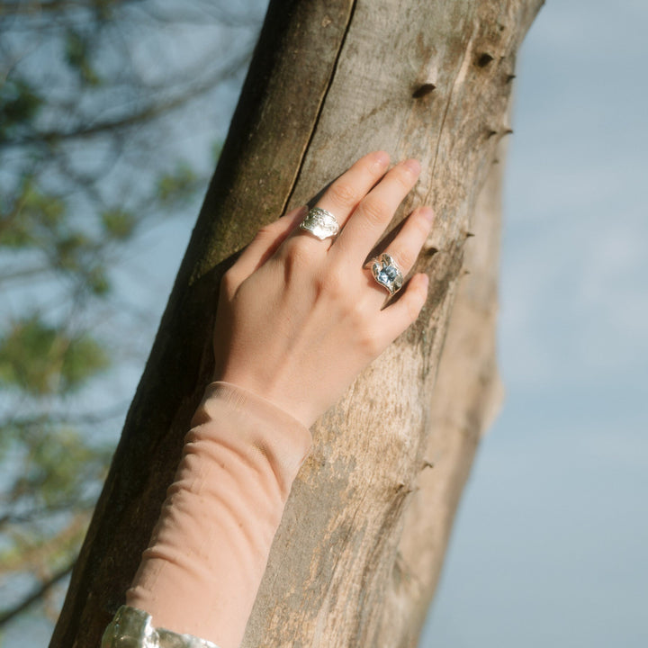 AMALIENBORG // Geöffneter Ring mit blauem Topas