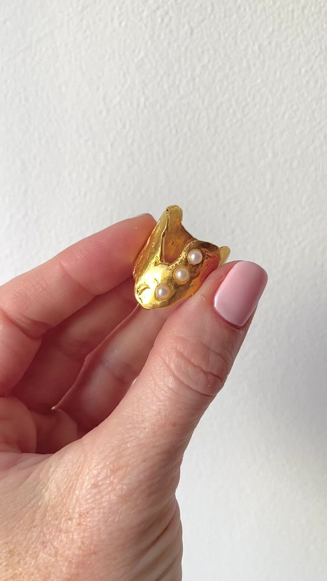 SANDVIKA // Ring mit 3 kleinen Süßwasserperlen