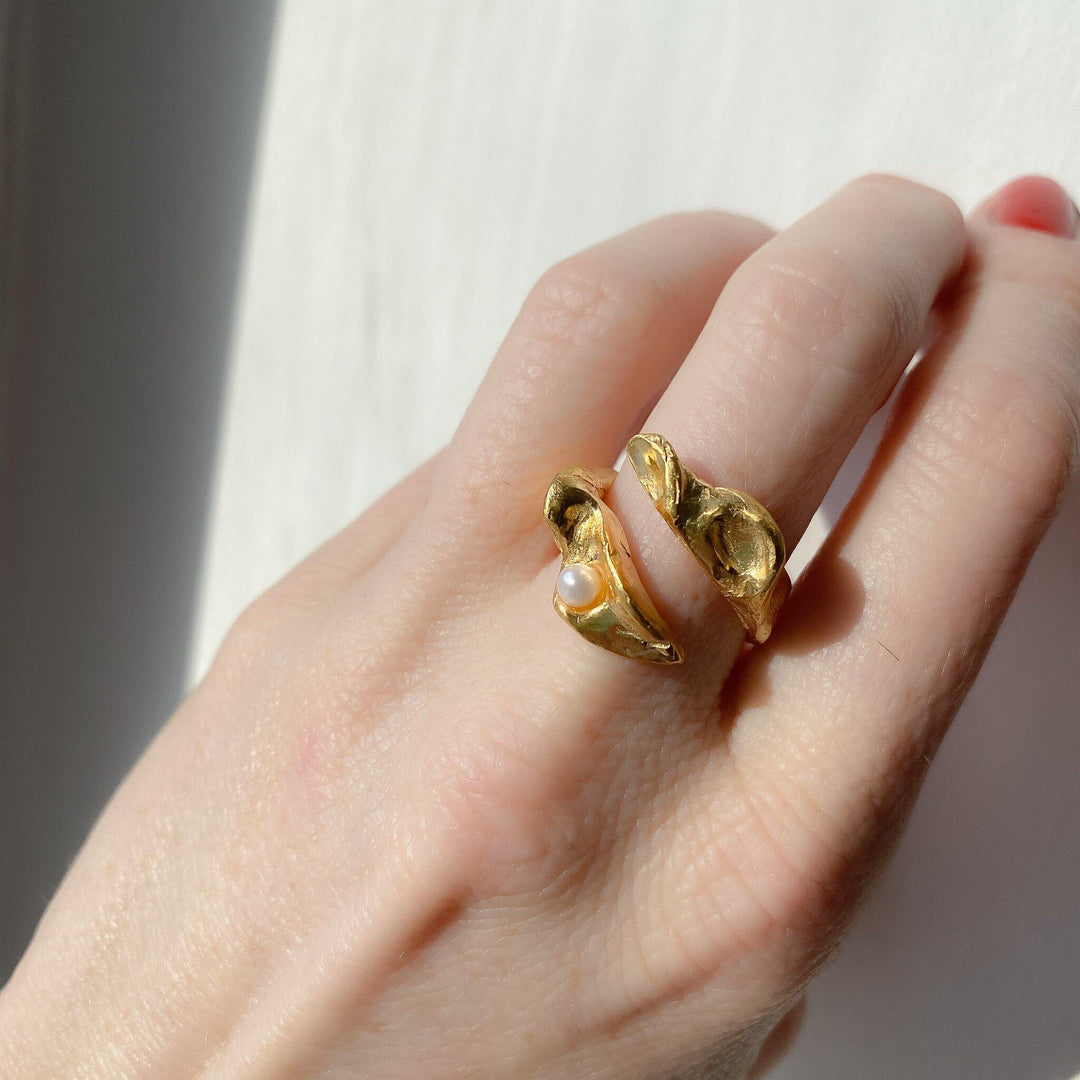 ELVDAL // Ring vergoldet mit einer kleinen Süßwasserperle - CONTESSA BERLIN