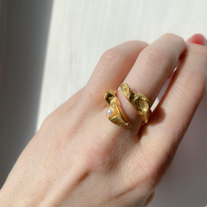 ELVDAL // Ring vergoldet mit einer kleinen Süßwasserperle - CONTESSA BERLIN