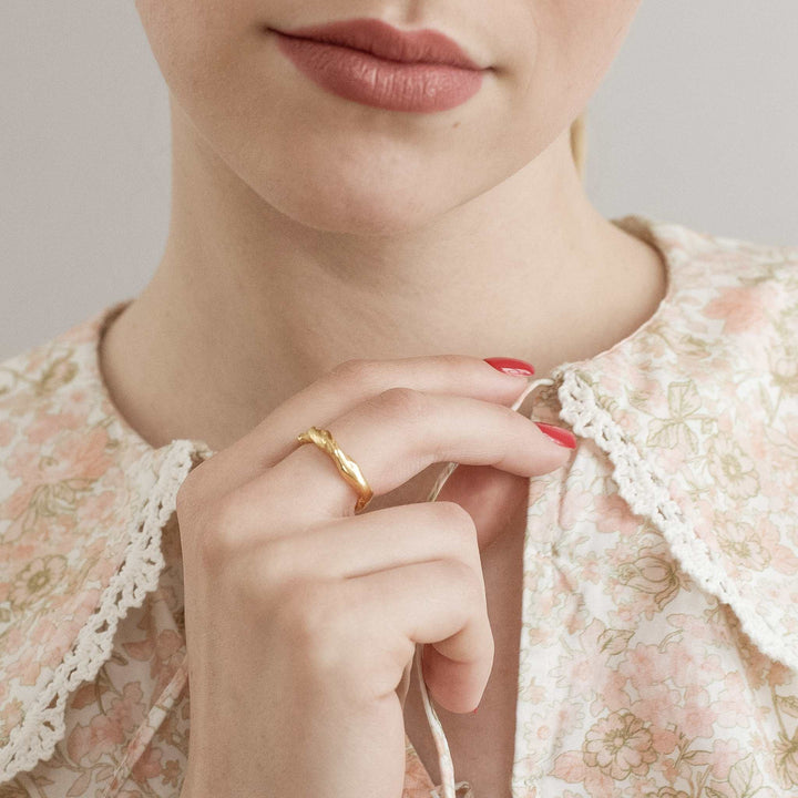 FEVIK // Ring mit organischem Twist