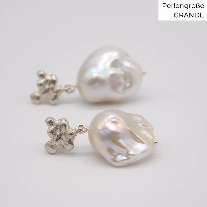 FJELLSTRAND // Ear studs with baroque pearls