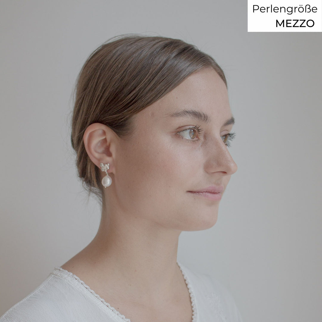 FJELLSTRAND // Ear studs with baroque pearls