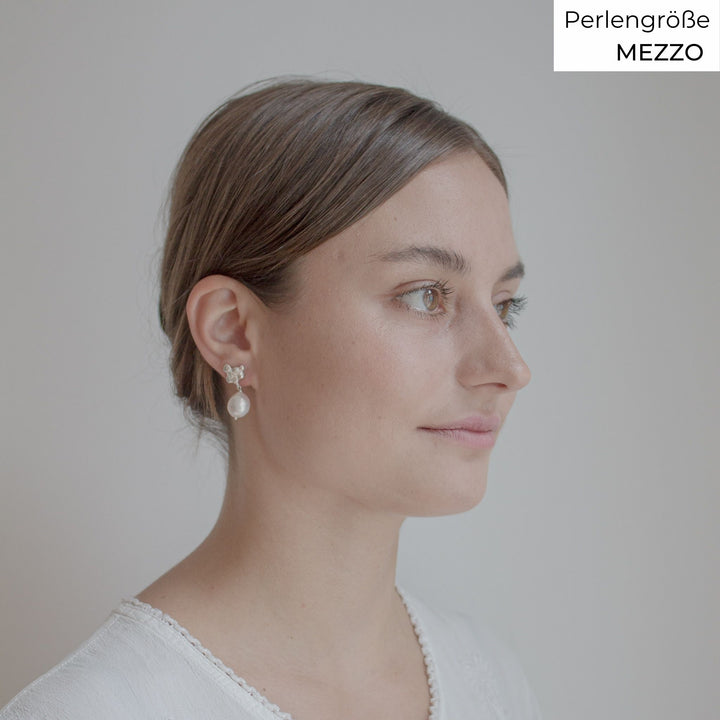 FJELLSTRAND // Ear studs with baroque pearls