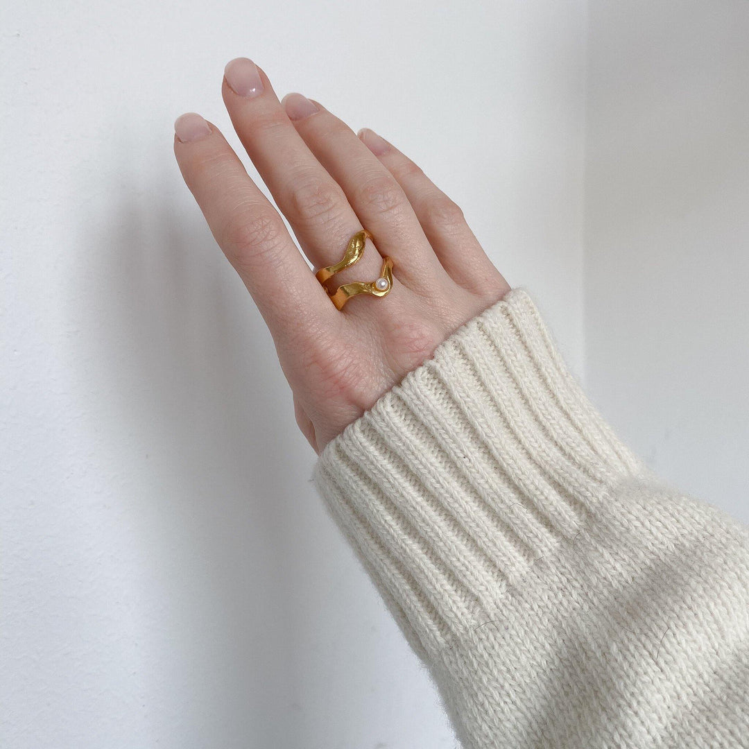 FRYA // Ring vergoldet mit einer kleinen Süßwasserperle - CONTESSA BERLIN