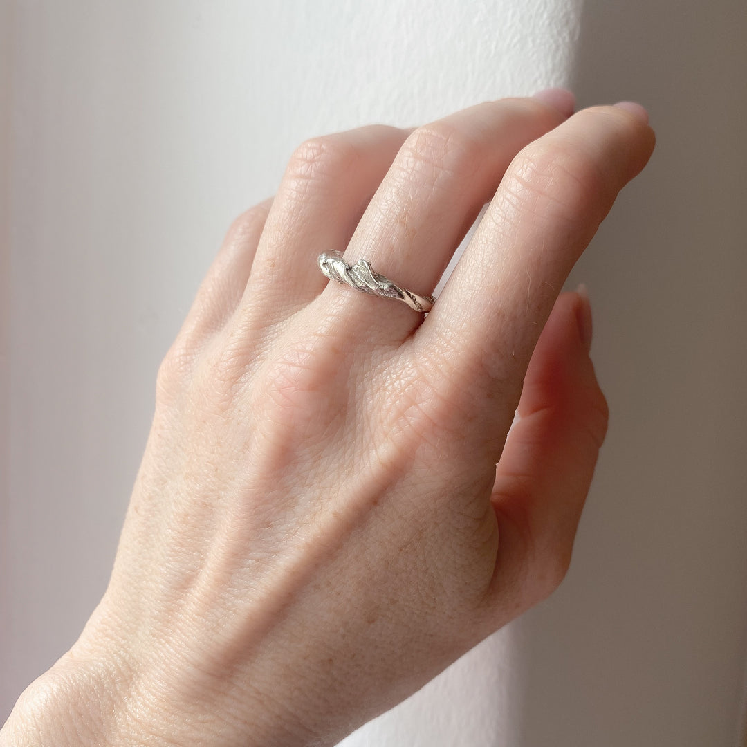 FEVIK // Ring mit organischem Twist