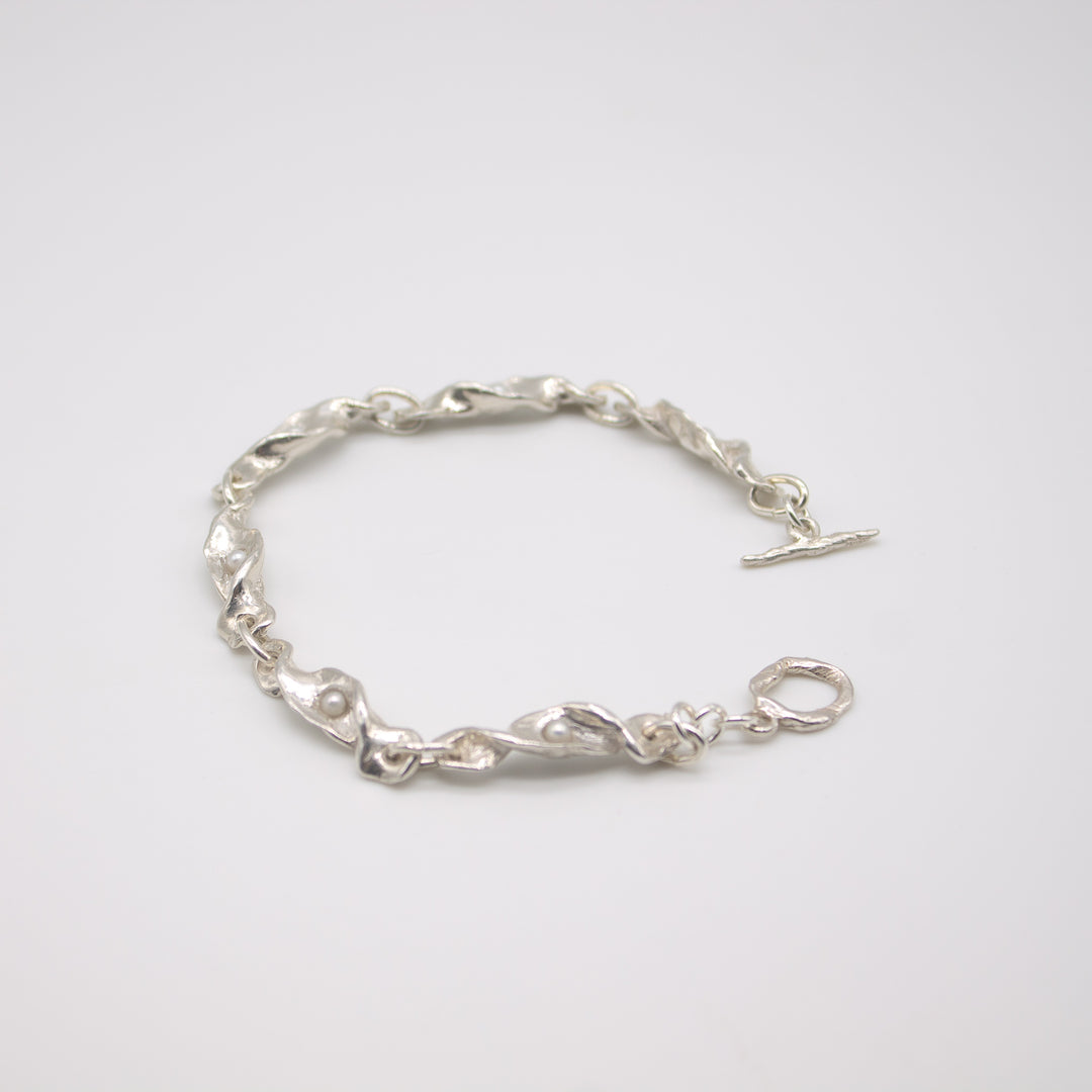 GULSVIK // Armband aus Silber mit zarten Perlen