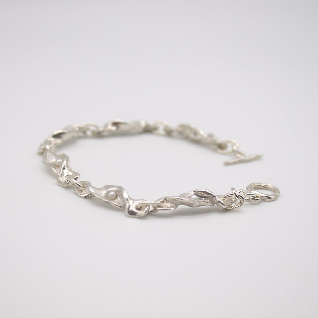 GULSVIK // Armband aus Silber mit zarten Perlen