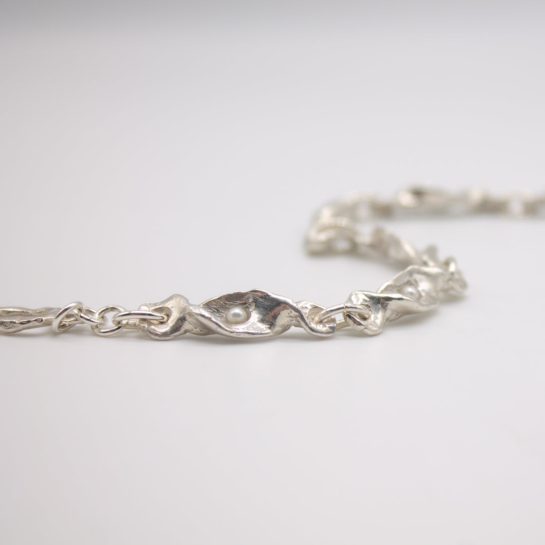 GULSVIK // Armband aus Silber mit zarten Perlen