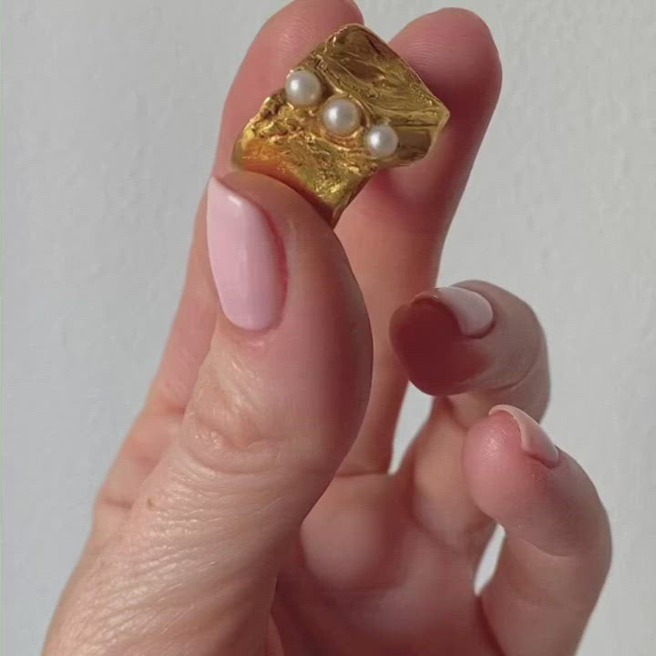 ANGVIKA // Ring mit 3 kleinen Süßwasserperlen