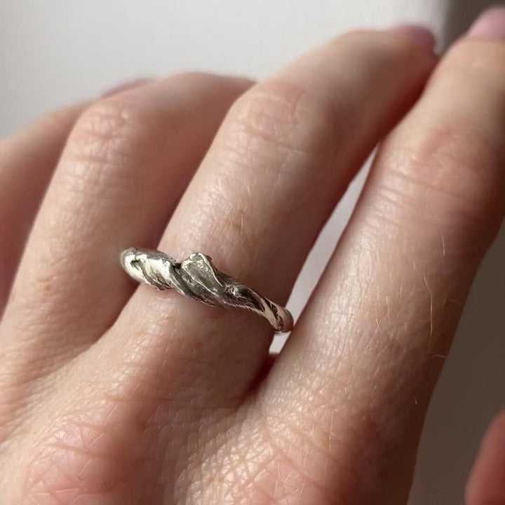 FEVIK // Ring mit organischem Twist