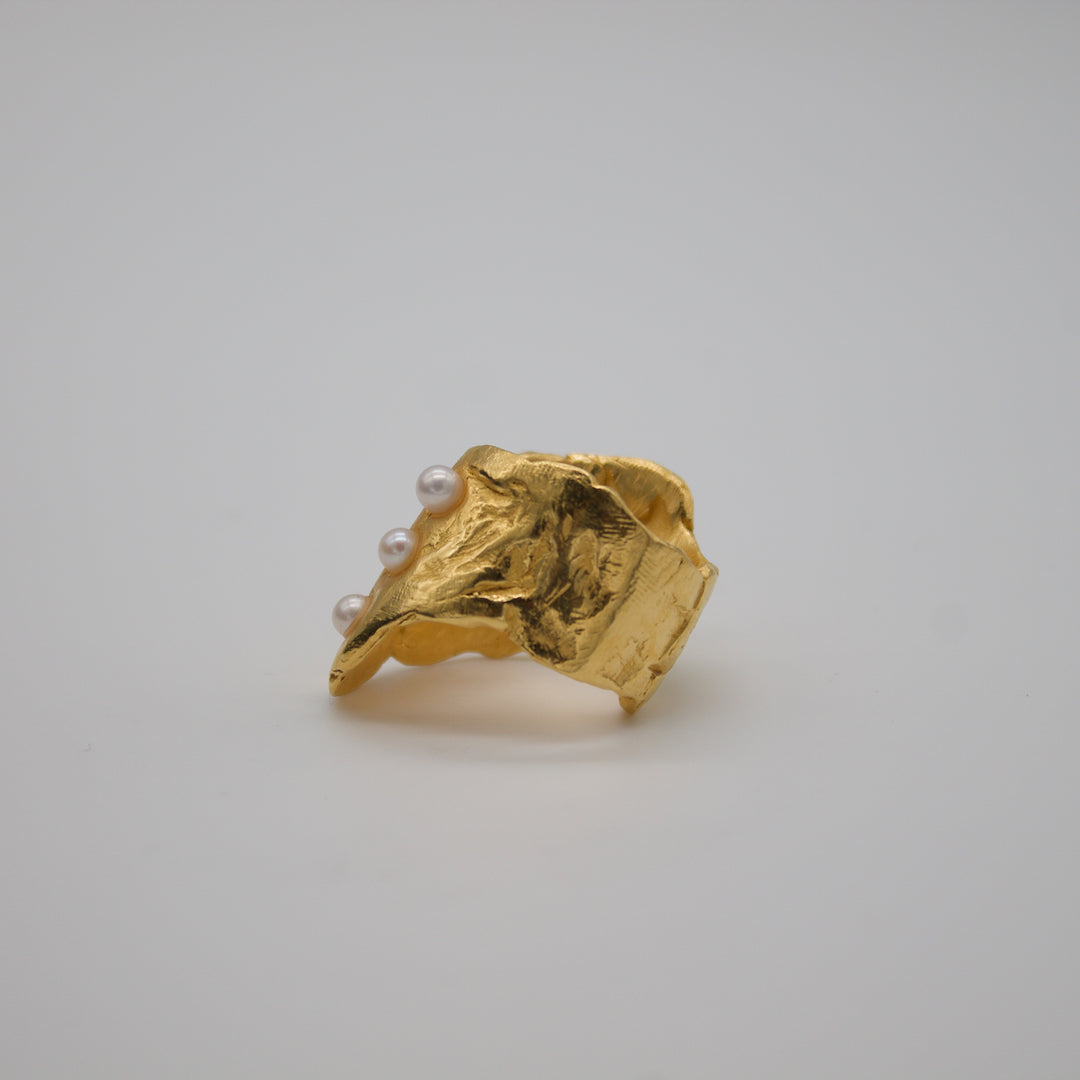 SANDVIKA // Ring mit 3 kleinen Süßwasserperlen