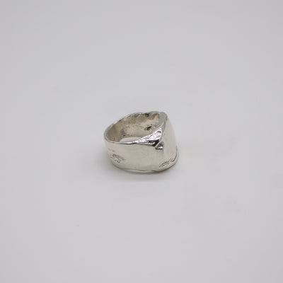 ANGVIKA // Fine silver ring with 3 small freshwater pearls