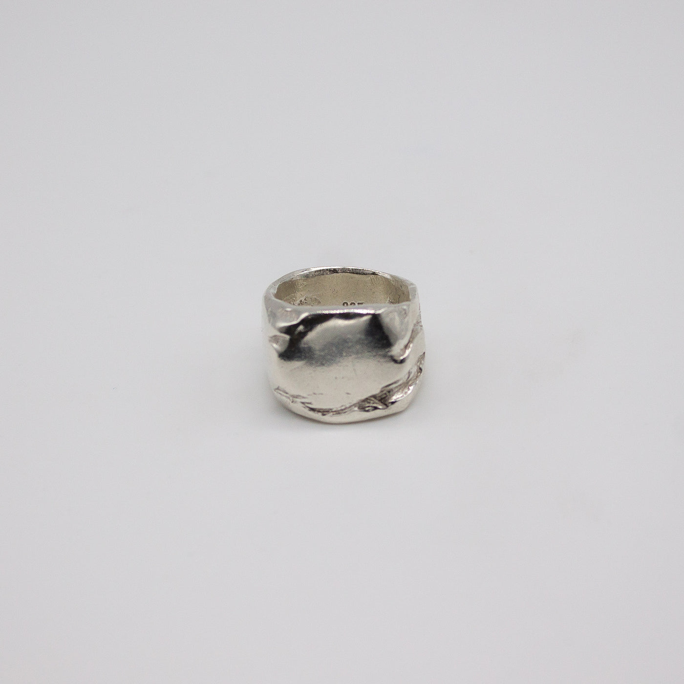 ANGVIKA // Fine silver ring with 3 small freshwater pearls