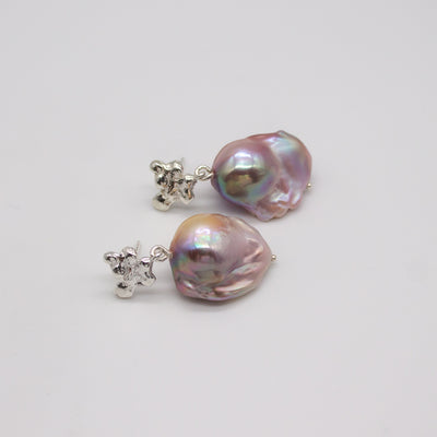 MARIENLUND // Gold-plated earrings with peach-colored baroque Fireball pearls