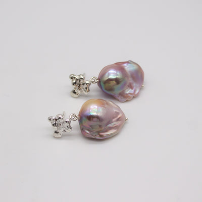 MARIENLUND // Fine silver earrings with peach-colored baroque Fireball pearls