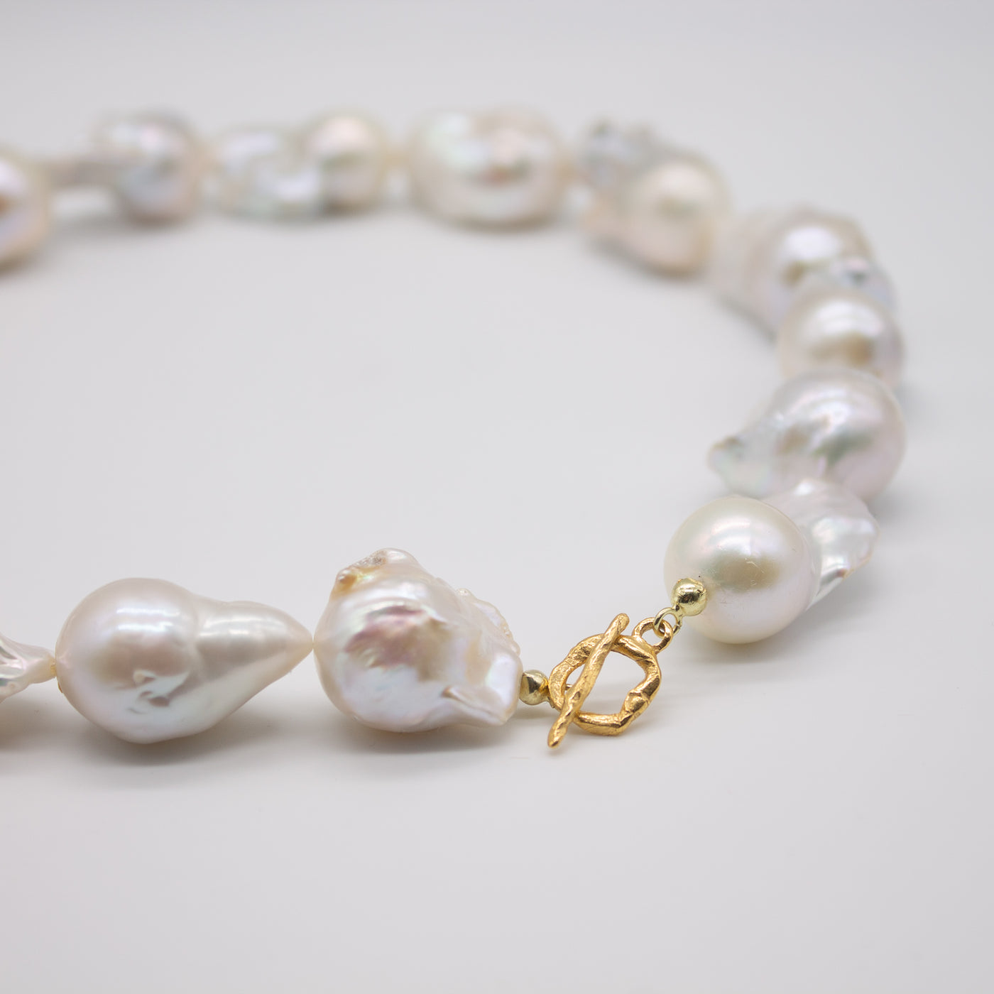 LISGARDEN // Necklace with large baroque pearls &amp; clasp silver