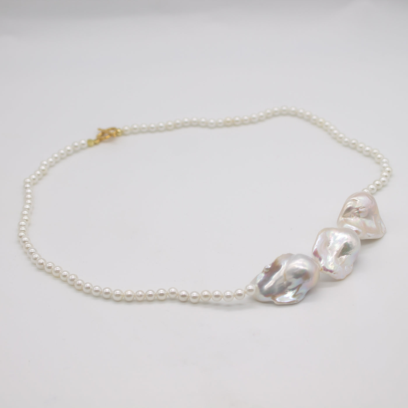 LINNESTAD // Necklace with large baroque pearls &amp; clasp silver