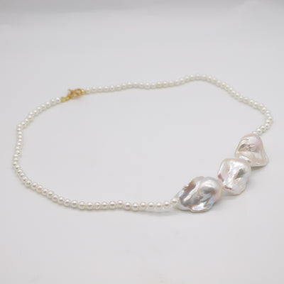 LINNESTAD // Necklace with large baroque pearls &amp; clasp silver