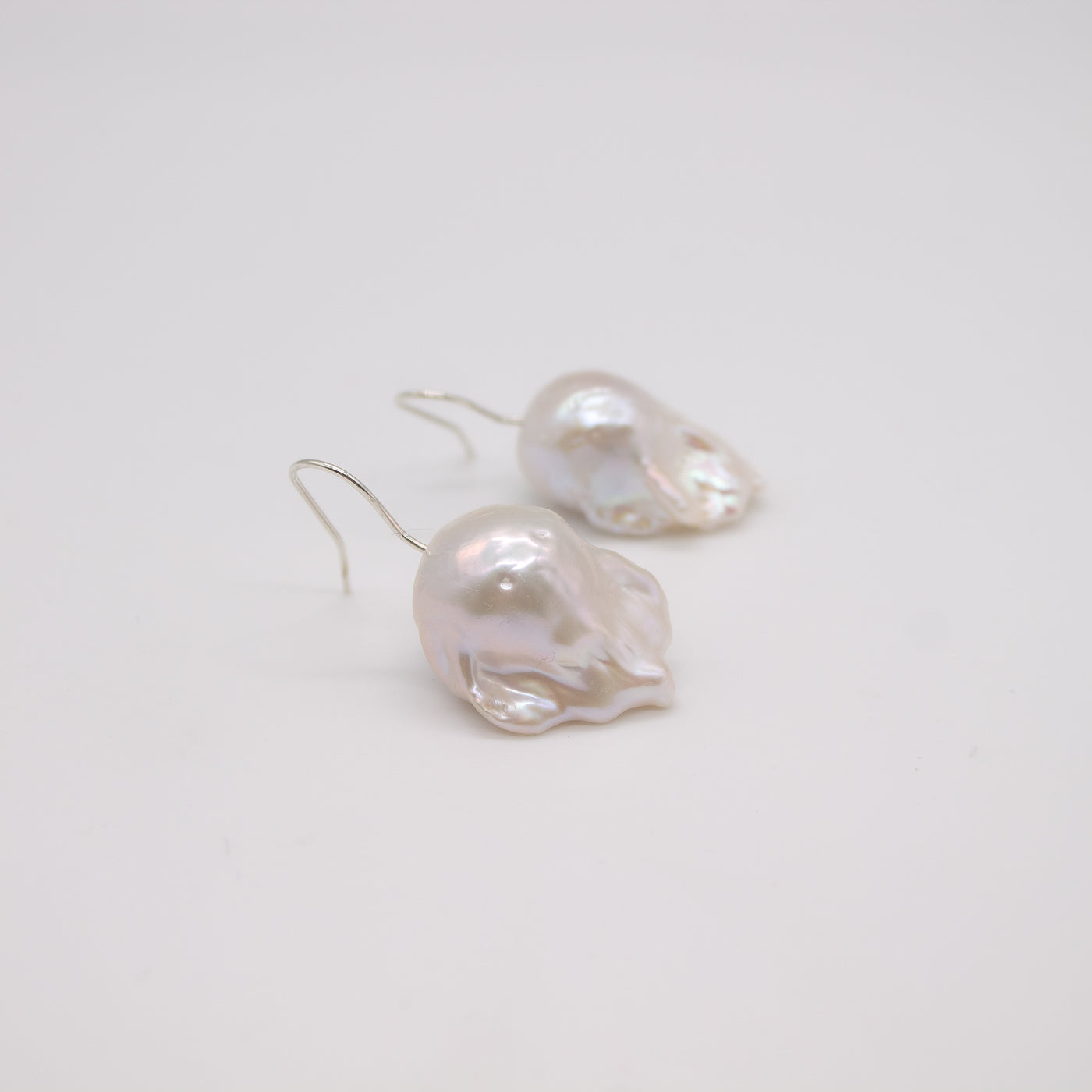 ROSENLUND // Gold-plated earwires with baroque pearls