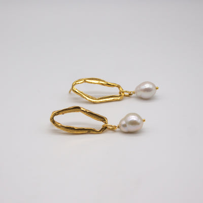 LINDALEN // Statement earrings silver with delicate baroque pearl 