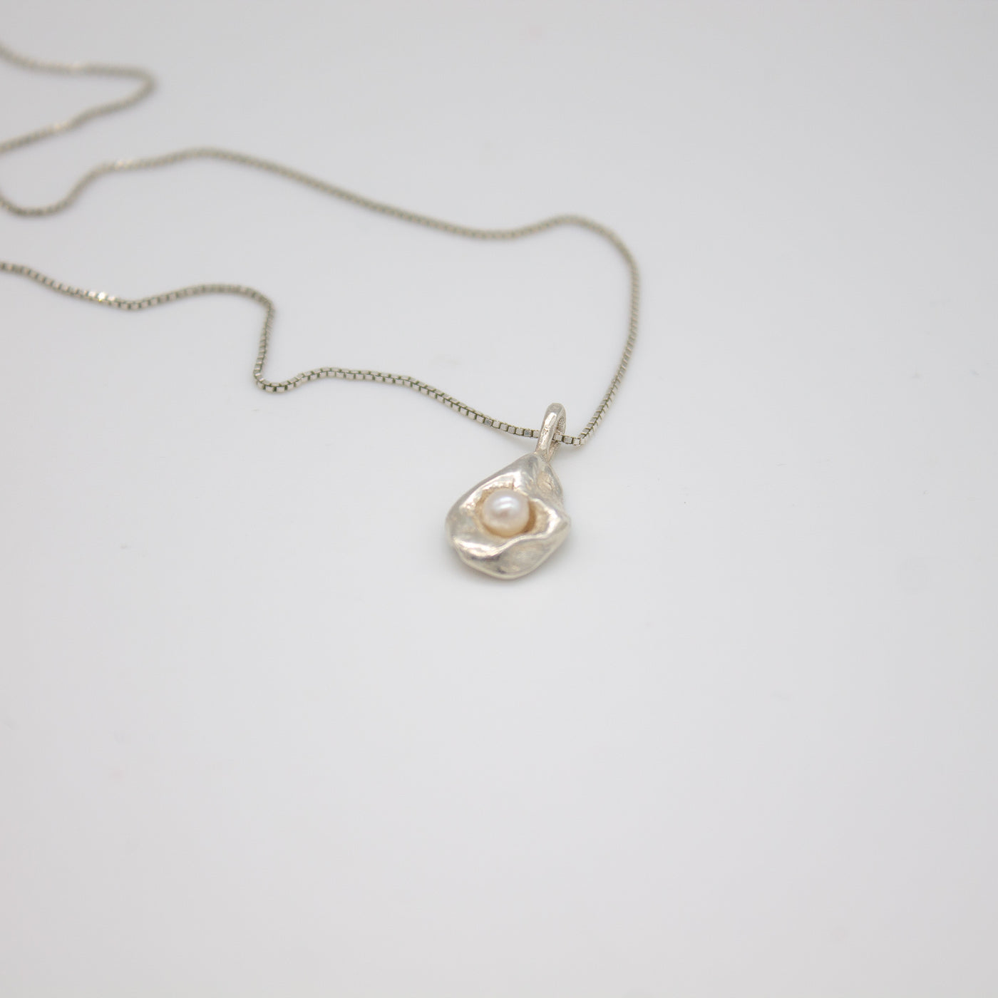 MYRA // Gold-plated necklace with pendant and pearl