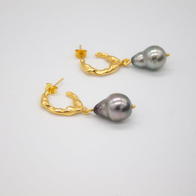 SANDEFJORD // Silver hoop earrings with Tahitian pearl