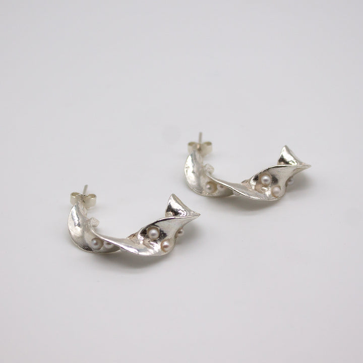 YSET // Silver hoop earrings with 6 small freshwater pearls