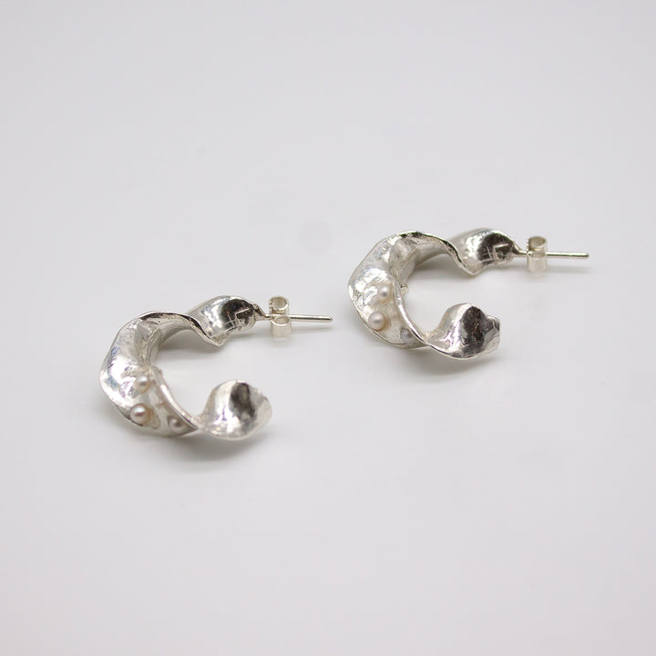 YSET // Silver hoop earrings with 6 small freshwater pearls