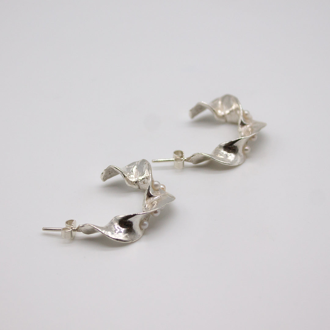 YSET // Silver hoop earrings with 6 small freshwater pearls