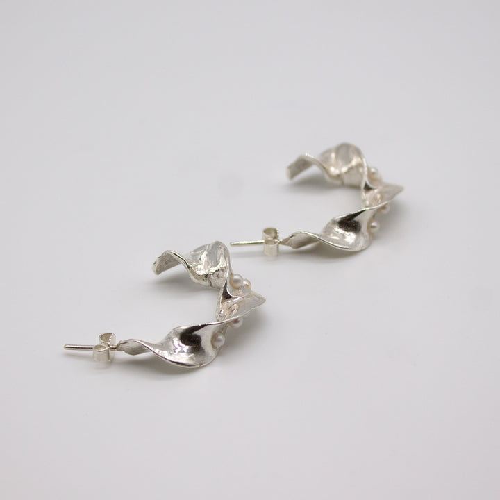 YSET // Silver hoop earrings with 6 small freshwater pearls