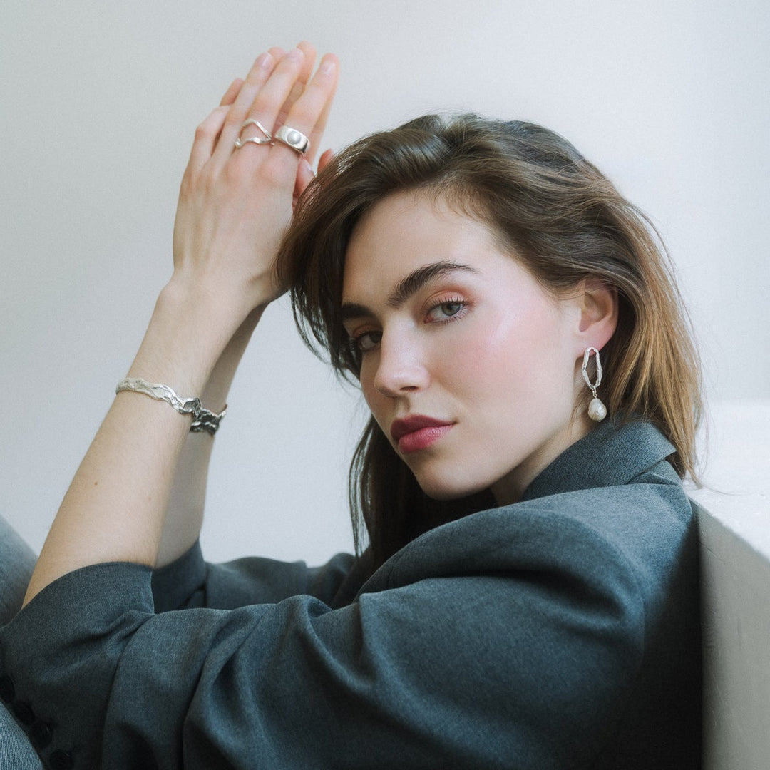 LINDALEN // Statement-Ohrringe mit zarter Barockperle