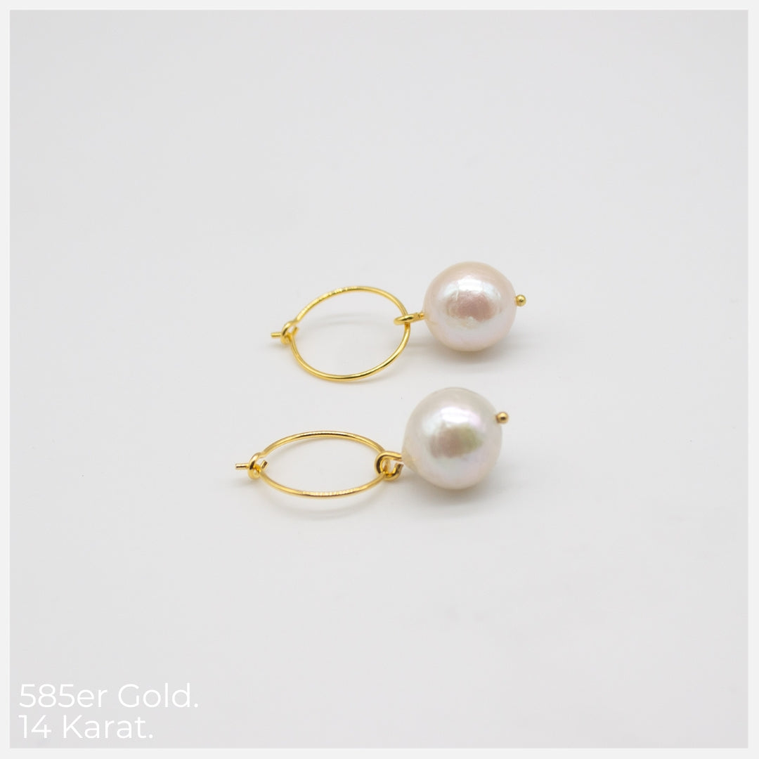 VIGNOLE 585 GOLD (14k) // Hoop earrings with small baroque pearls 
