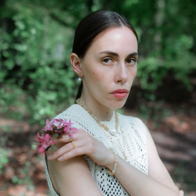 KERTEMINDE // Necklace with elongated &amp; round freshwater pearls clasp in gold plating