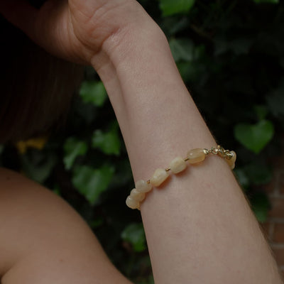 KERTEMINDE // Necklace with elongated &amp; round freshwater pearls clasp in gold plating