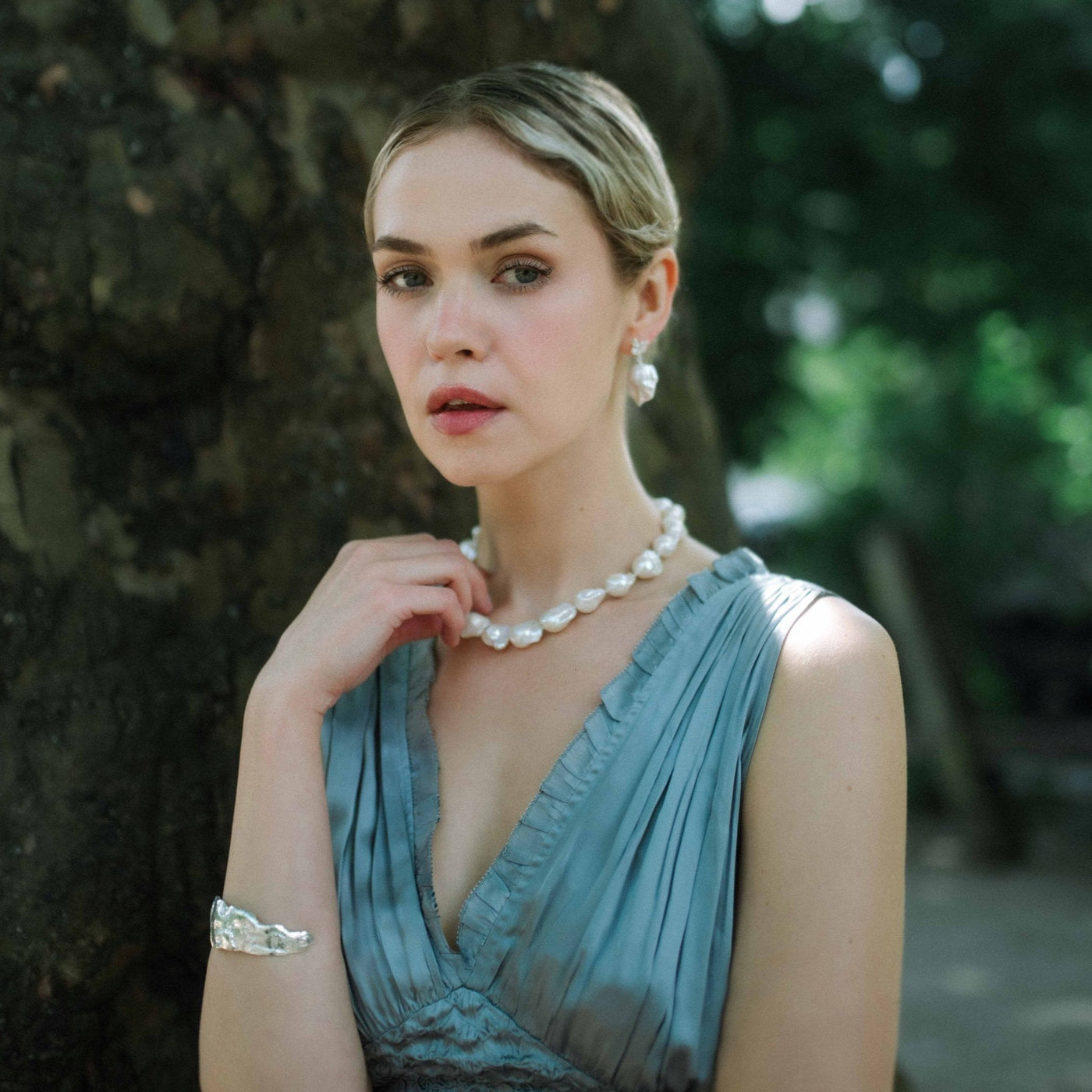 Bridal jewelry LISGARDEN // Necklace with large baroque pearls &amp; clasp in fine silver