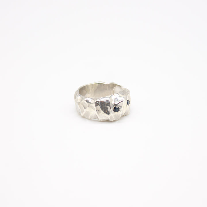 ANGVIKA // Fine silver ring with 3 small freshwater pearls