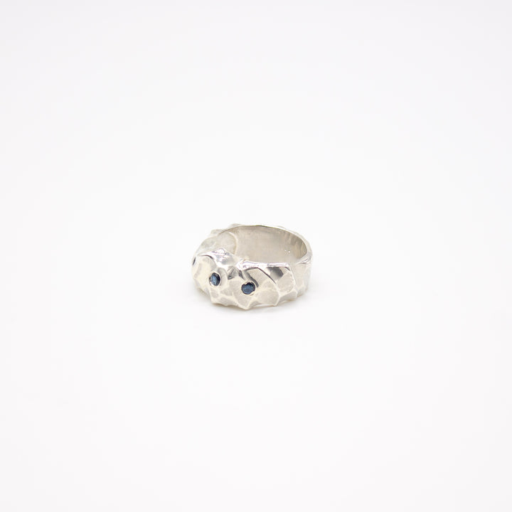 ANGVIKA // Fine silver ring with 3 small freshwater pearls