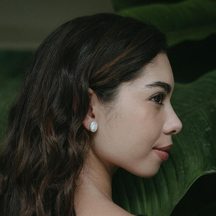 NOVA // Ohrstecker mit Süßwasserperle