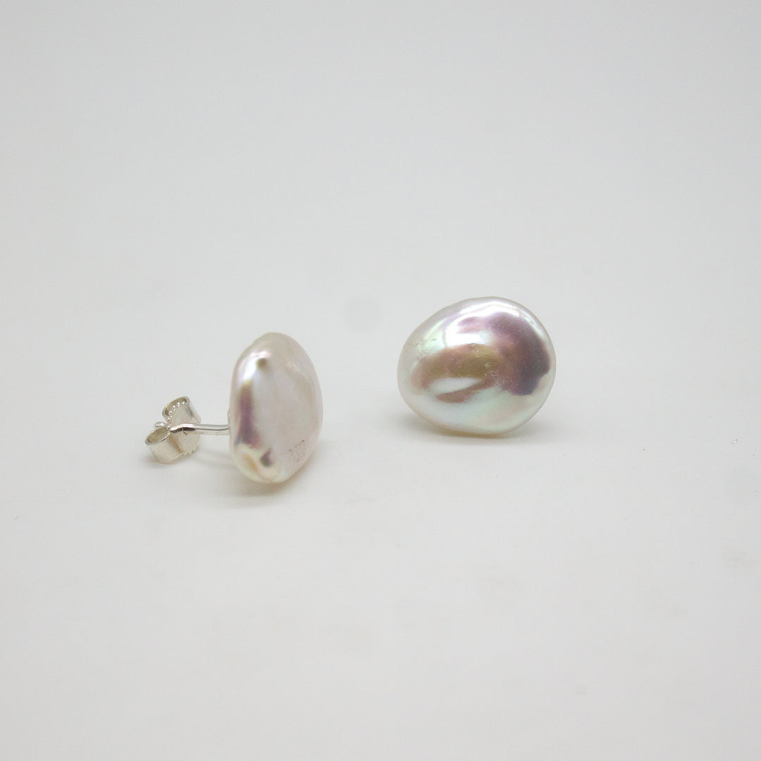 NOVA // Ohrstecker mit Süßwasserperle