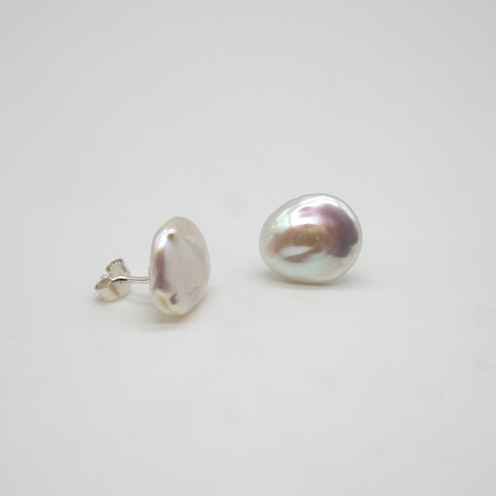 NOVA // Ohrstecker mit Süßwasserperle