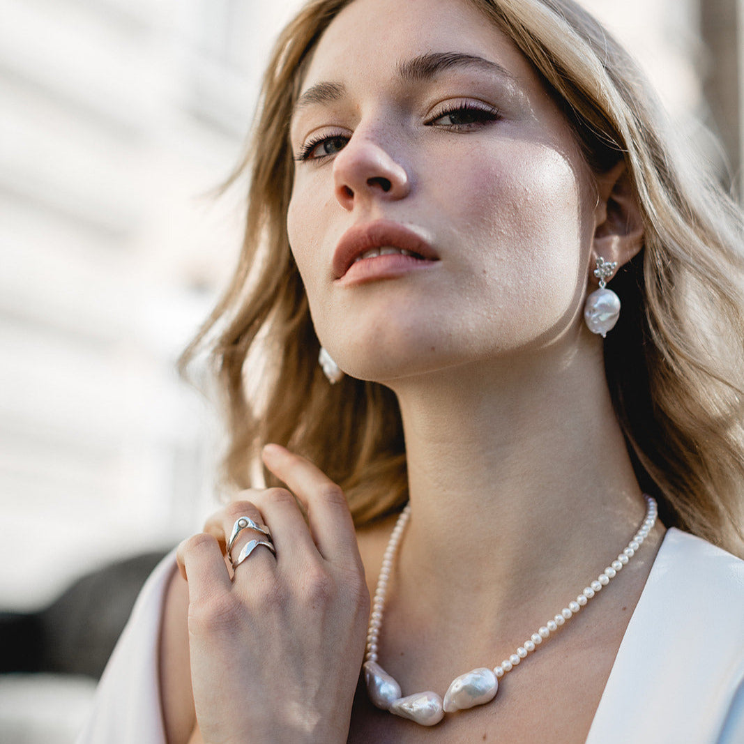 LINNESTAD // Necklace with large baroque pearls &amp; clasp silver