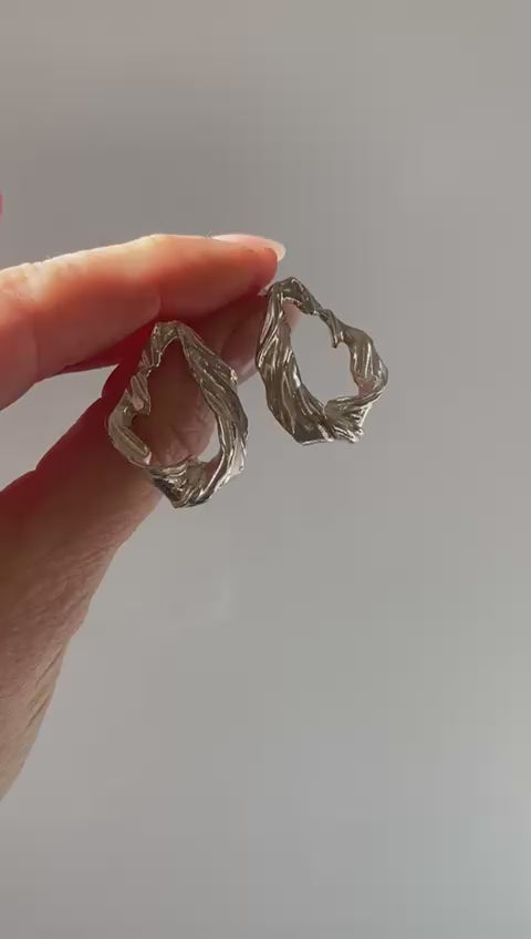 FALKEVIKA // Ear studs made of fine silver with baroque pearls