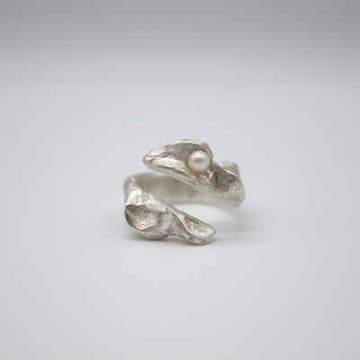 ELVDAL // Gold-plated ring with a small freshwater pearl